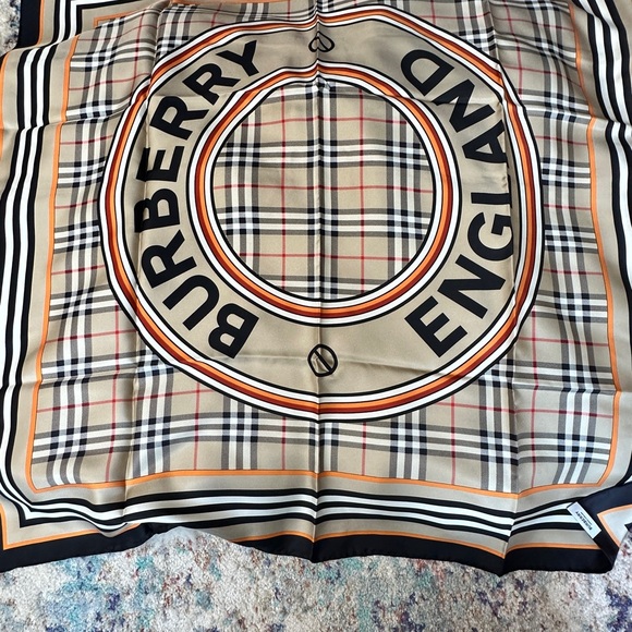 Burberry silk foulard - Picture 2 of 8
